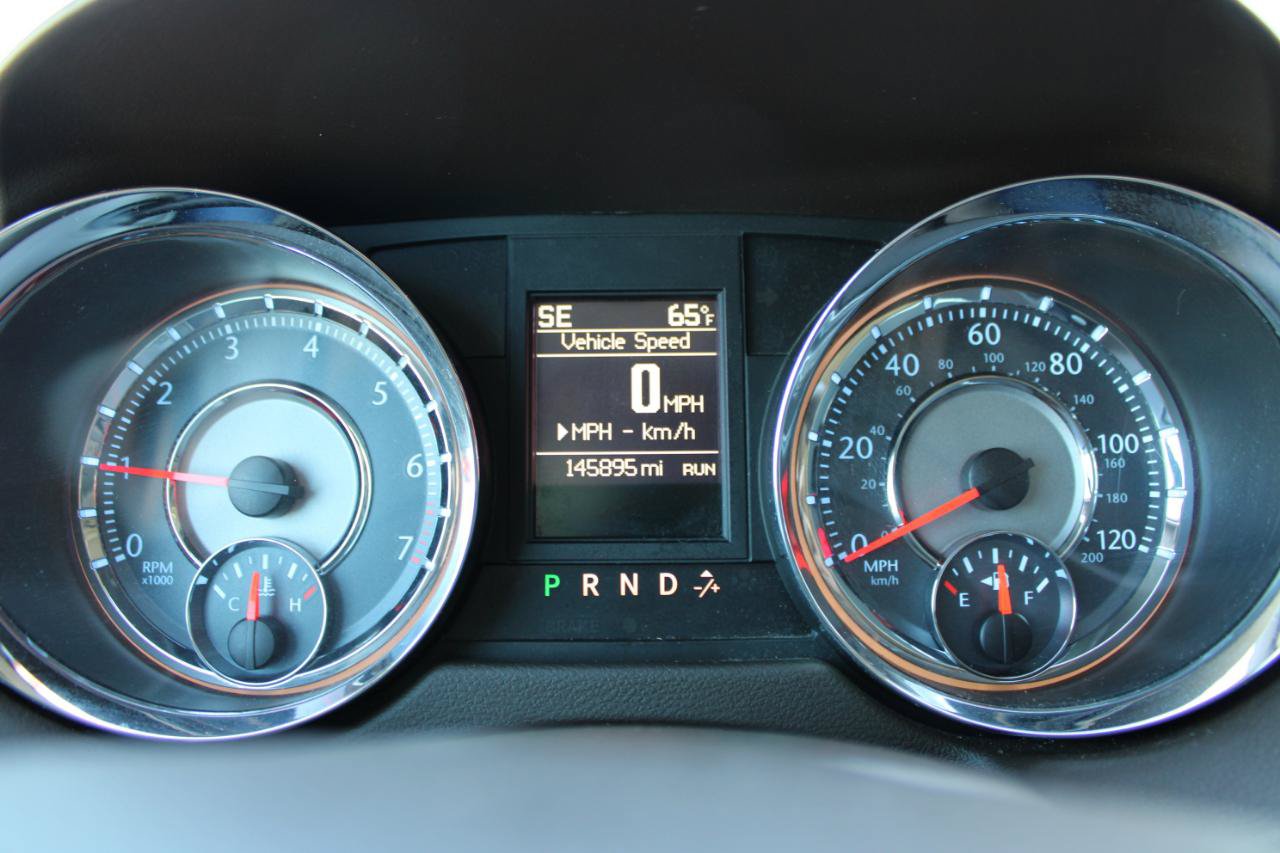 Used 2015 Chrysler Town & Country Touring-L w/ Driver Convenience Group FWD image 20