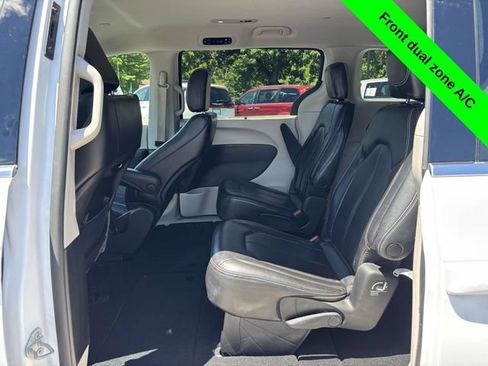 Used 2023 Chrysler Pacifica Touring-L FWD image 24