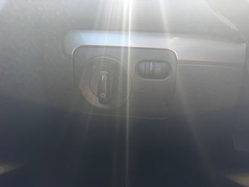 Used 2010 Volkswagen Golf 4-Door image 28