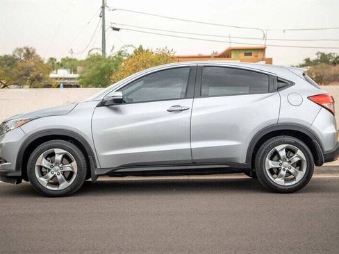 Used 2017 Honda HR-V EX image 2
