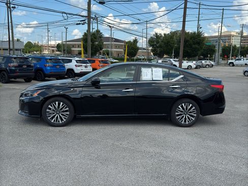 Used 2025 Nissan Altima 2.5 SV FWD image 5