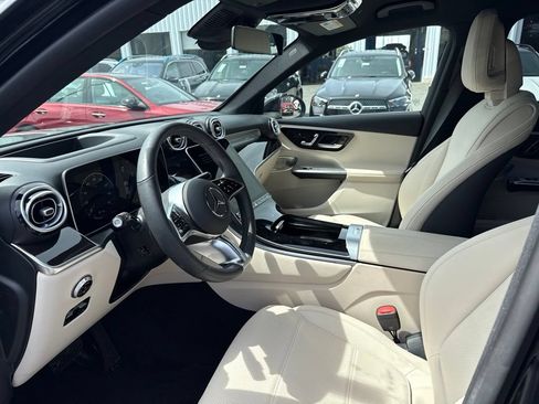 Used 2025 Mercedes-Benz GLC 300 4MATIC image 7