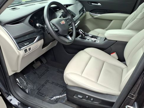 Used 2023 Cadillac XT4 Premium Luxury w/ Cold Weather Package FWD image 15