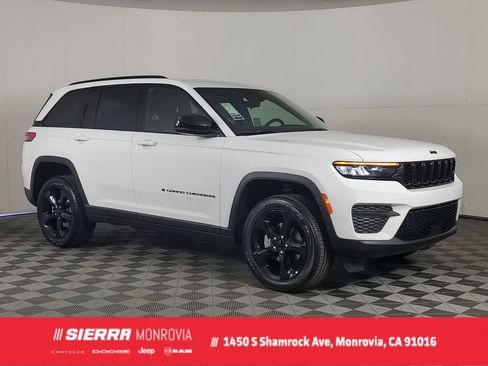 New 2025 Jeep Grand Cherokee Altitude image 1