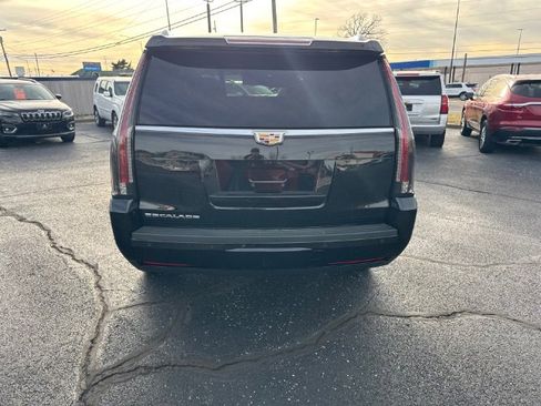 Used 2020 Cadillac Escalade Premium Luxury image 4