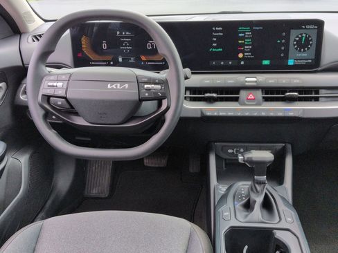 Used 2025 Kia K4 FWD image 30
