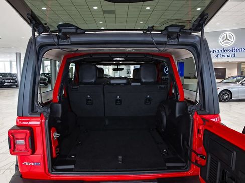 Used 2022 Jeep Wrangler Unlimited Sahara AWD/4WD image 5