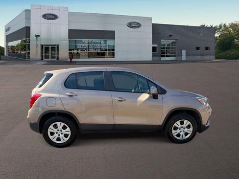 Used 2019 Chevrolet Trax LS FWD image 12