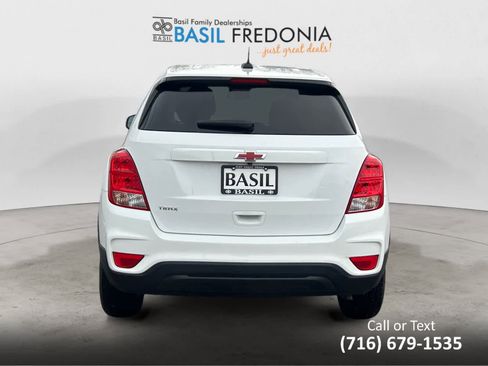 Used 2021 Chevrolet Trax LS w/ Tint and Cruise Package image 4