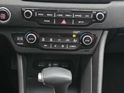 Used 2019 Kia Niro LX image 22