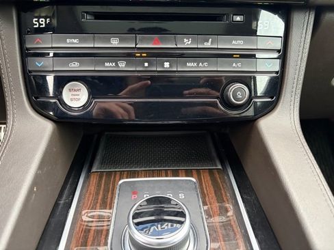 Used 2019 Jaguar F-PACE Prestige image 23
