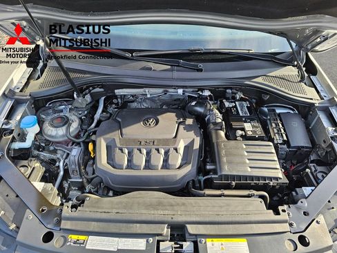 Used 2022 Volkswagen Tiguan SE R-Line image 31