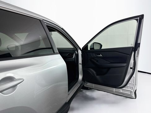 Used 2025 Nissan Rogue SV FWD image 31