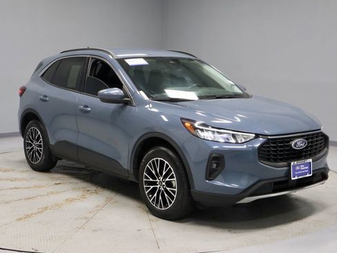 Certified 2023 Ford Escape SE FWD image 1