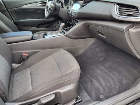 Used 2019 Buick Regal Preferred w/ Sights and Sounds Package image 16