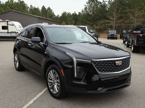 Used 2024 Cadillac XT4 Premium Luxury image 3