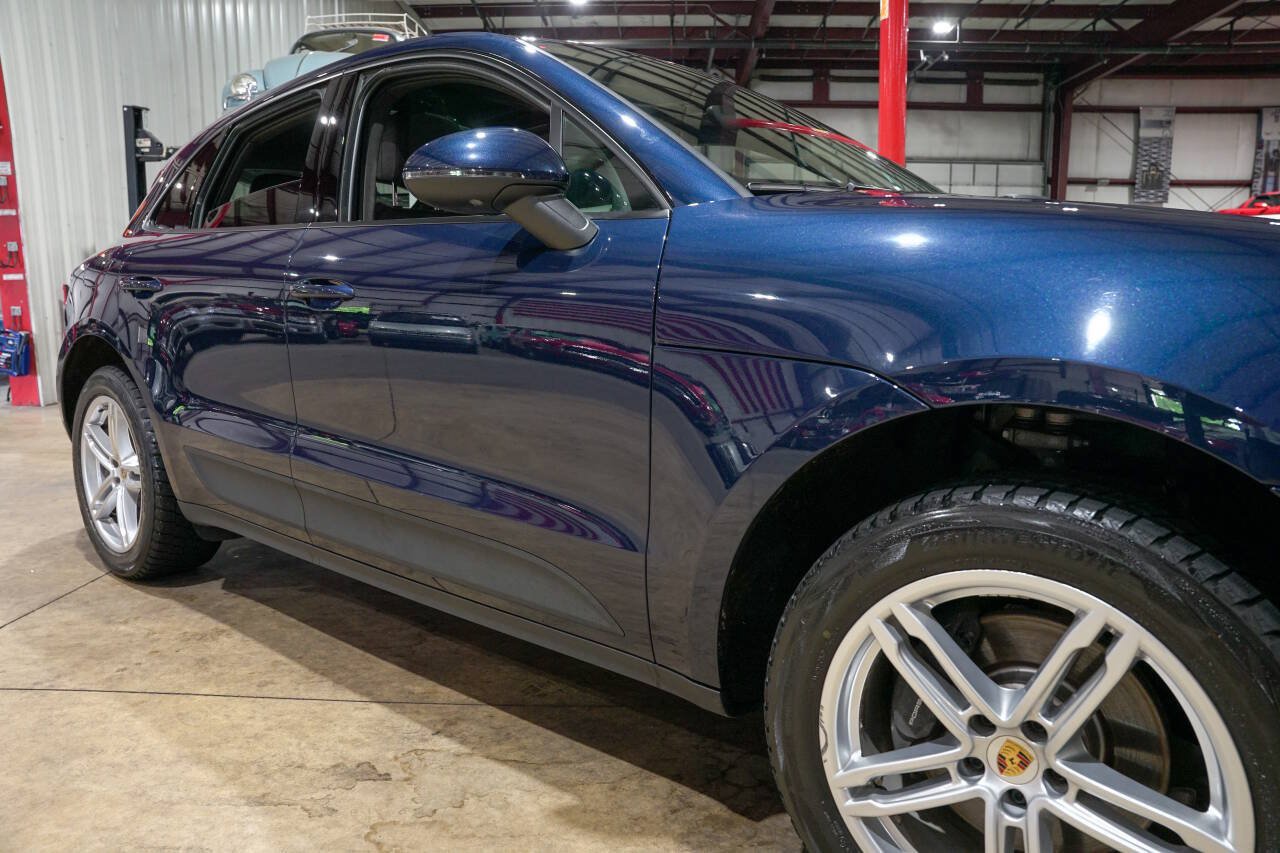 Used 2018 Porsche Macan AWD/4WD image 32