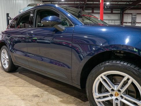 Used 2018 Porsche Macan AWD/4WD image 32