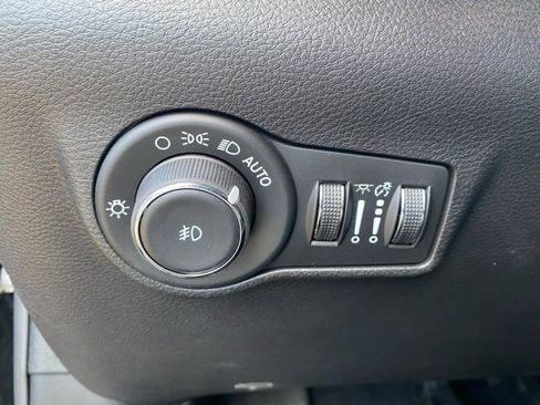 Used 2024 Jeep Compass Latitude image 15