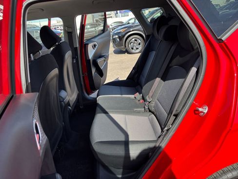 Used 2025 Kia Soul LX w/ LX Technology Package FWD image 23