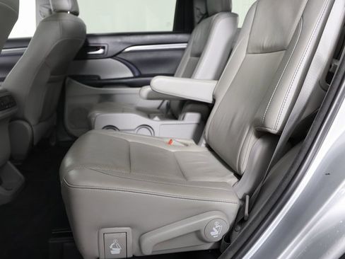 Used 2018 Toyota Highlander Limited image 10