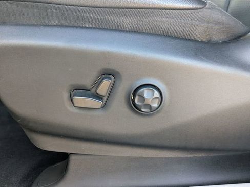 Used 2022 Chrysler Pacifica Touring-L image 14