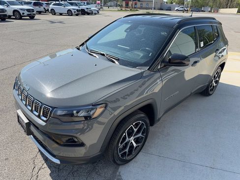 Used 2024 Jeep Compass Limited AWD/4WD image 11