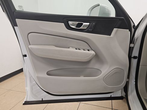 Used 2023 Volvo XC60 B5 Plus w/ Climate Package image 12