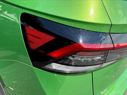 New 2025 Volkswagen Taos SE image 14