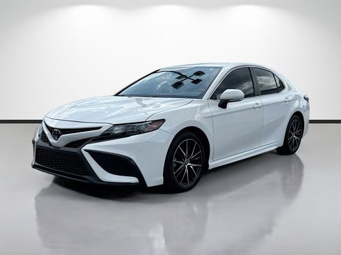 Used 2023 Toyota Camry SE FWD image 7
