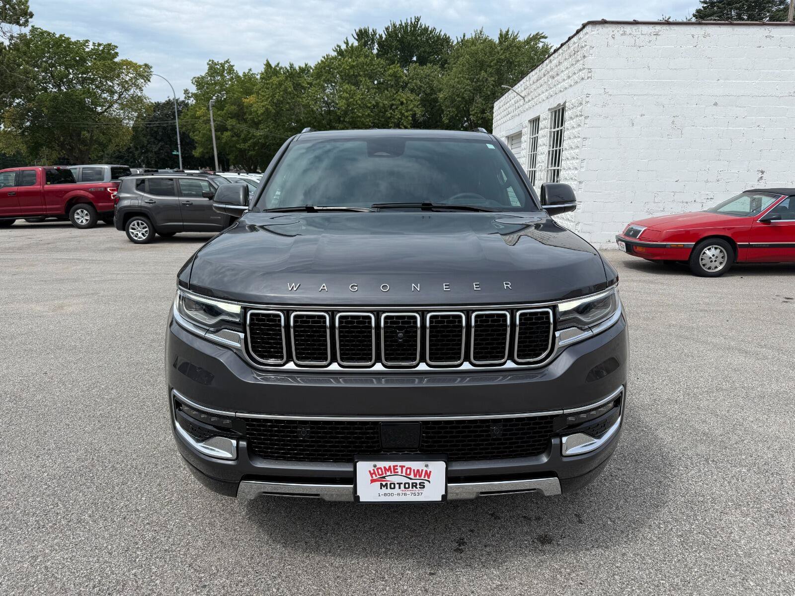 Used 2022 Jeep Wagoneer Series III w/ Convenience Group I AWD/4WD image 2