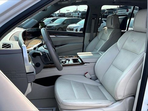 Used 2025 Cadillac Escalade Sport Platinum w/ LPO, Floor Liner Package AWD/4WD image 21