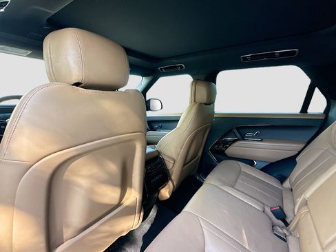 Used 2023 Land Rover Range Rover Sport SE image 16