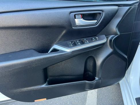 Used 2017 Toyota Camry SE FWD image 22