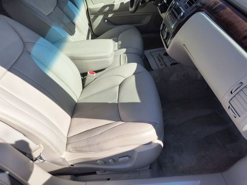 Used 2010 Cadillac DTS Luxury image 21