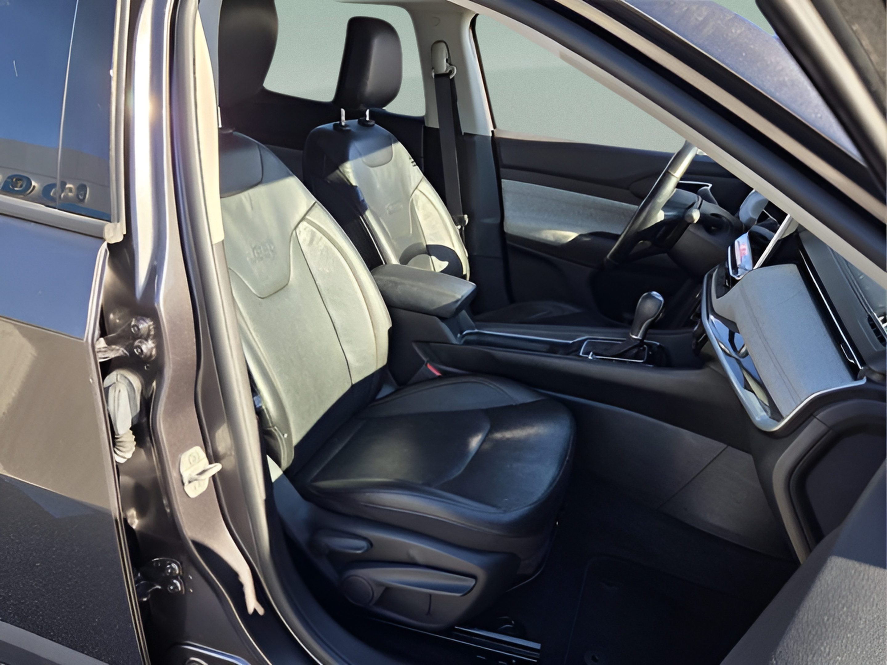 Used 2022 Jeep Compass Latitude AWD/4WD image 15