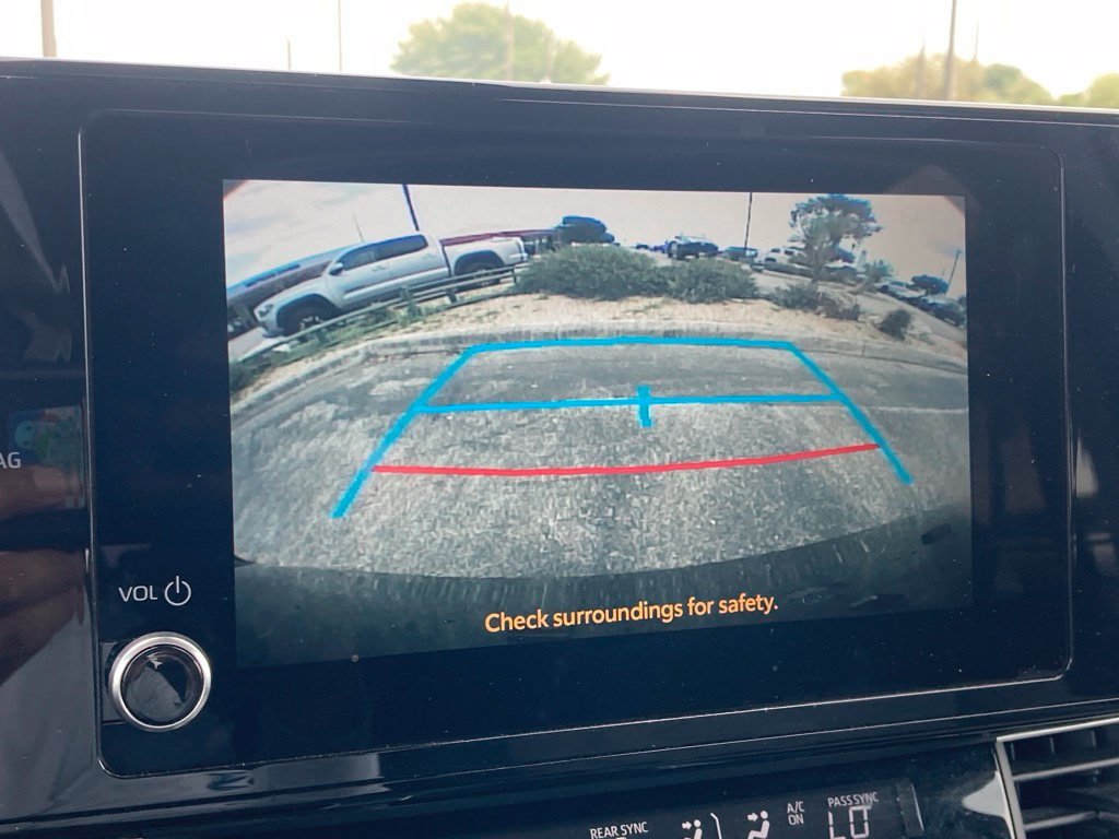 Used 2025 Toyota Sienna LE FWD image 22