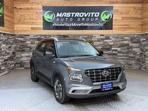 Used 2026 Hyundai Venue SEL FWD image 2