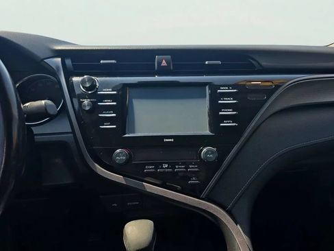 Used 2020 Toyota Camry SE FWD image 18