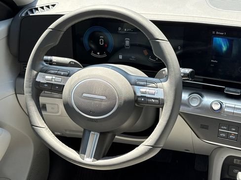 Used 2025 Hyundai Kona SEL FWD image 12