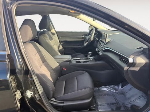 Used 2022 Nissan Altima 2.5 SV image 19