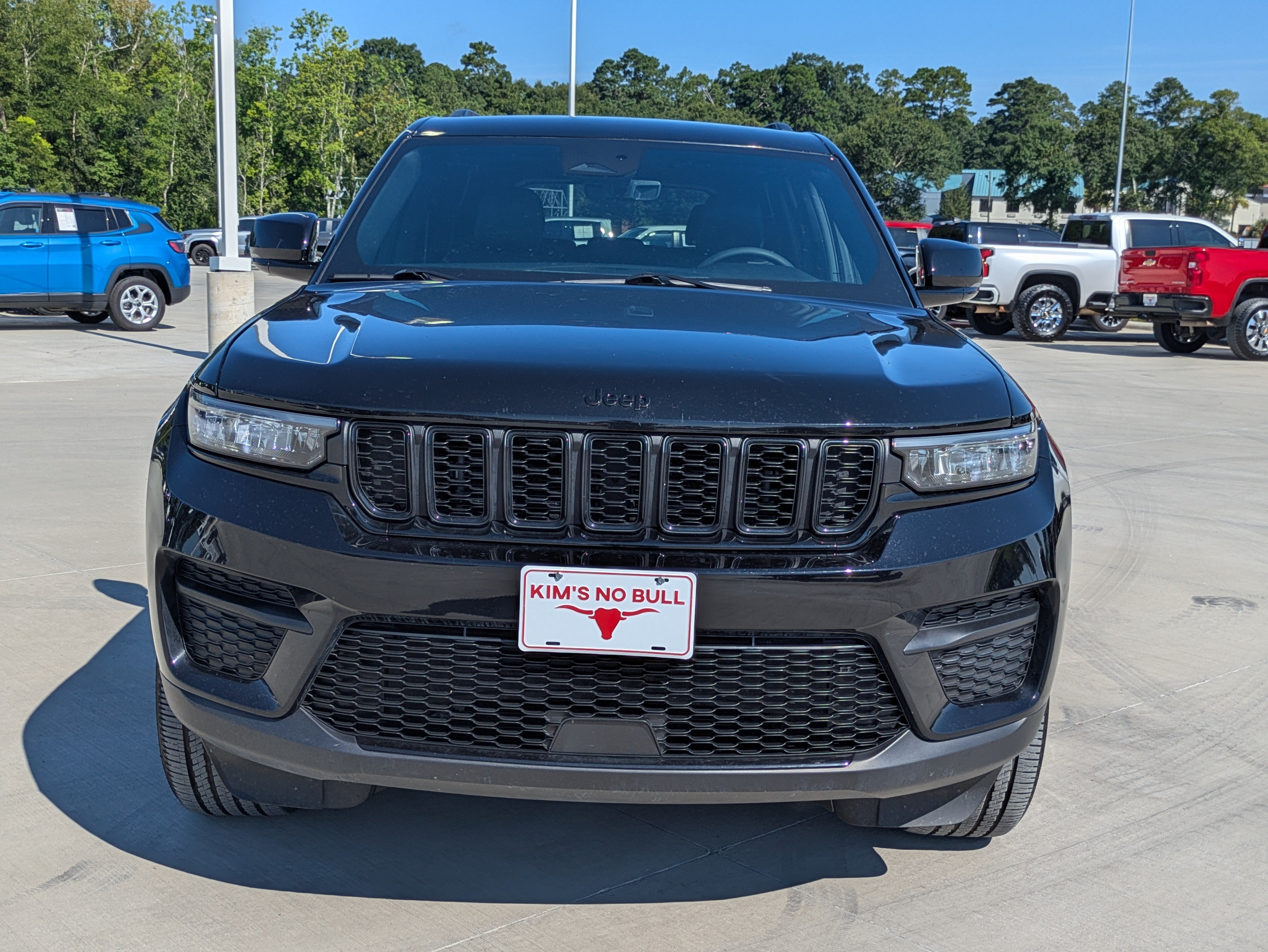 Used 2025 Jeep Grand Cherokee Altitude AWD/4WD image 8