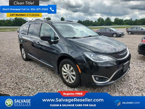 Used 2018 Chrysler Pacifica Touring-L FWD image 5
