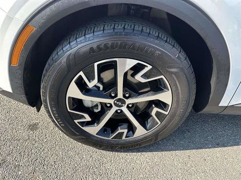Used 2023 Kia Sportage EX AWD/4WD image 4