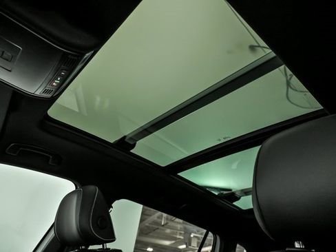 Certified 2024 Volkswagen Tiguan SE R-Line image 13