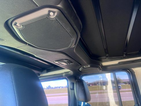 Used 2021 Jeep Wrangler Unlimited Sahara image 17