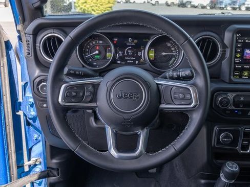 Used 2022 Jeep Wrangler Unlimited Sahara image 17