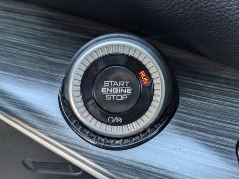 Used 2024 Jeep Wagoneer L Series II RWD image 32