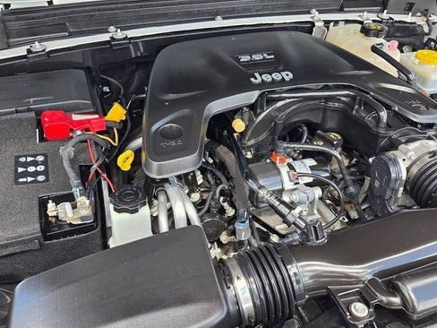 Used 2020 Jeep Wrangler Unlimited Sahara AWD/4WD image 21