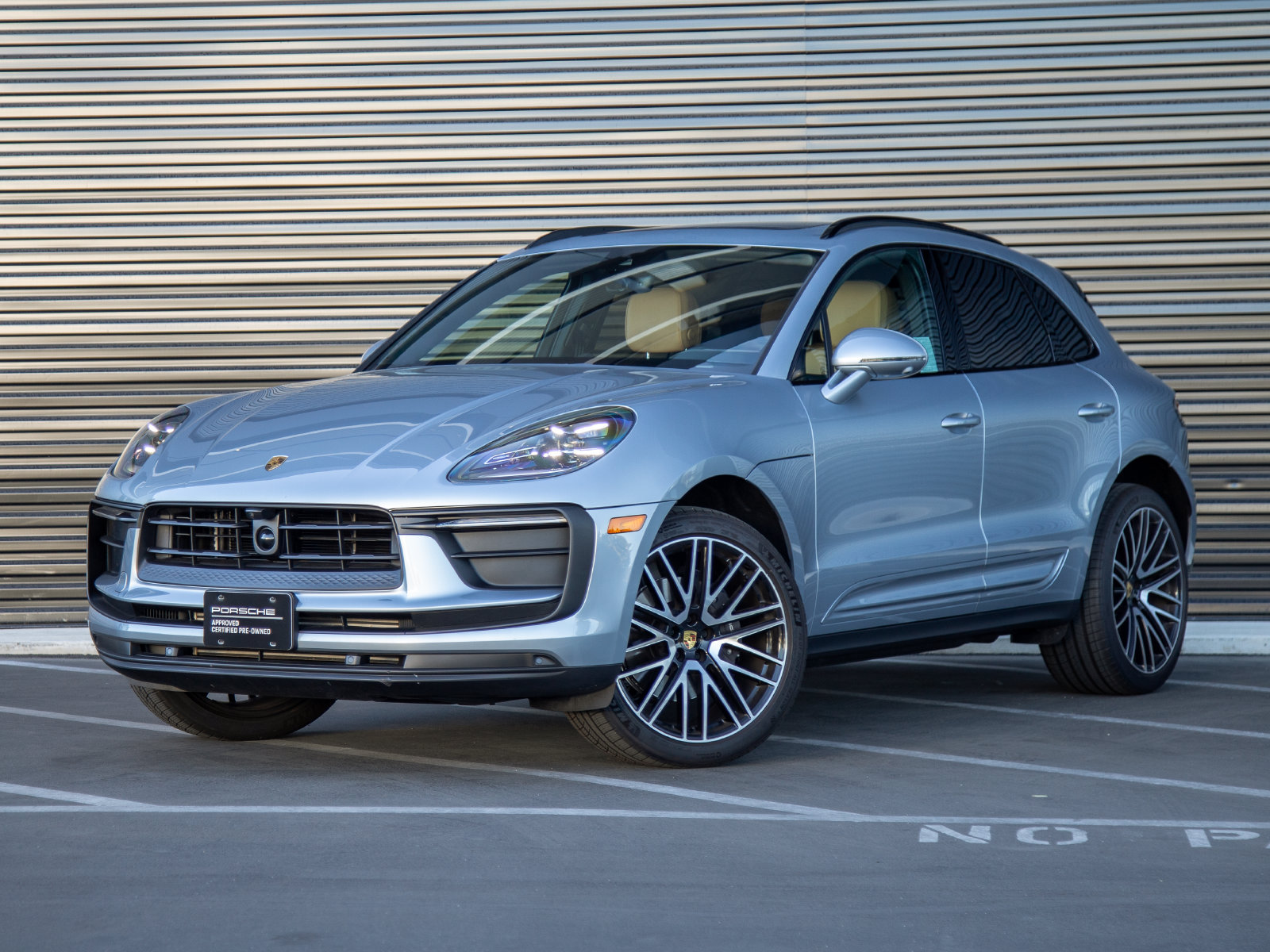 Certified 2026 Porsche Macan AWD/4WD image 1